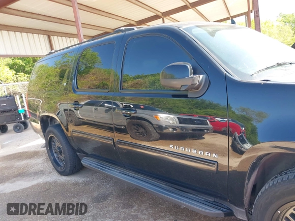 2014 Chevrolet Suburban LT with VIN 1GNSCJE03ER203943, listed as a IAAI auction lot 41982720 with 288,135 mi miles and . Bid and sale history available at DreamBid. Image 14.