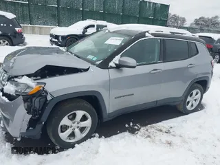 2018 Jeep Compass Altitude with VIN 3C4NJDBB7JT256164, listed as a IAAI auction lot 41551598 with 22,335 mi miles and . Bid and sale history available at carsss.com. Image 14.