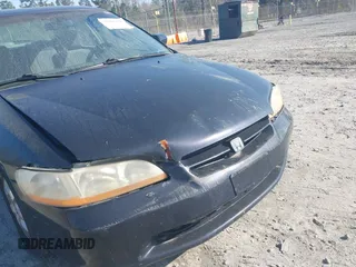 1998 Honda Accord LX z VIN 1HGCG5641WA215469, wystawiony jako IAAI lot #41801430 z przebiegiem 228 903 mil mil oraz . Historia ofert i sprzedaży dostępna na DreamBid. Obrazek 6.