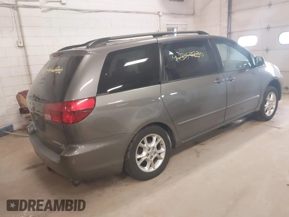2005 Toyota Sienna LE with VIN 5TDBA23C05S049050, listed as a IAAI auction lot 42146646 with 313,528 mi miles. Bid and sale history available at carsss.com. Image 4.