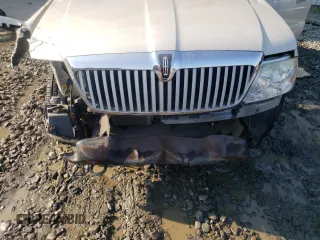 2006 Lincoln Navigator Luxury with VIN 5LMFU28526LJ27018, listed as a Copart auction lot 71225534 with 158,534 mi miles and Salvage Title. Bid and sale history available at carsss.com. Image 12.