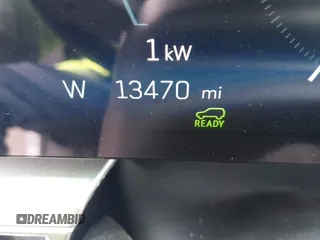 2024 Cadillac LYRIQ Luxury z VIN 1GYKPPRK1RZ109216, wystawiony jako IAAI lot #42180416 z przebiegiem 13 470 mil mil oraz . Historia ofert i sprzedaży dostępna na DreamBid. Obrazek 16.