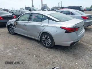 2024 Nissan Altima SV z VIN 1N4BL4DV9RN376831, wystawiony jako IAAI lot #42267436 z przebiegiem 24 996 mil mil oraz . Historia ofert i sprzedaży dostępna na DreamBid. Obrazek 3.