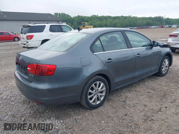 2013 Volkswagen Jetta SE with VIN 3VWDX7AJ7DM426720, listed as a IAAI auction lot 42366632 with 142,318 mi miles and . Bid and sale history available at DreamBid. Image 4.