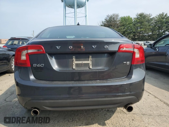2013 Volvo S60 T5 Premier z VIN YV1612FS9D2189196, wystawiony jako Copart lot #59529975 z przebiegiem 109 078 mil mil oraz Czysty tytuł • Clean title. Historia ofert i sprzedaży dostępna na DreamBid. Obrazek 6.