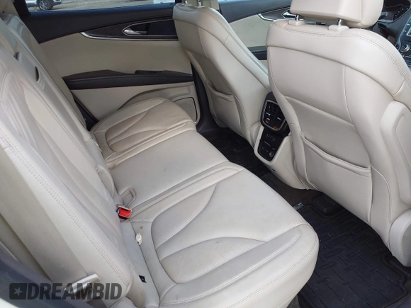 2016 Lincoln MKX Select with VIN 2LMTJ6KR3GBL61112, listed as a IAAI auction lot 42031424 with 130,321 mi miles. Bid and sale history available at carsss.com. Image 8.