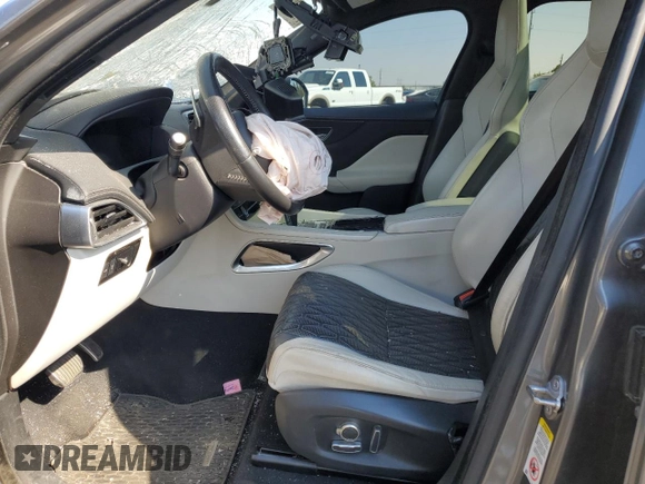 2019 Jaguar F-Pace SVR z VIN SADCZ2EE0KA607746, wystawiony jako Copart lot #74861764 z przebiegiem 40 900 mil mil oraz Szkoda całkowita • Salvage title. Historia ofert i sprzedaży dostępna na DreamBid. Obrazek 7.