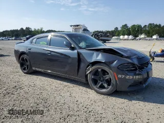 2019 Dodge Charger SXT z VIN 2C3CDXBG5KH696099, wystawiony jako Copart lot #55738275 z przebiegiem 107 968 mil mil oraz Szkoda całkowita • Salvage title. Historia ofert i sprzedaży dostępna na DreamBid. Obrazek 4.