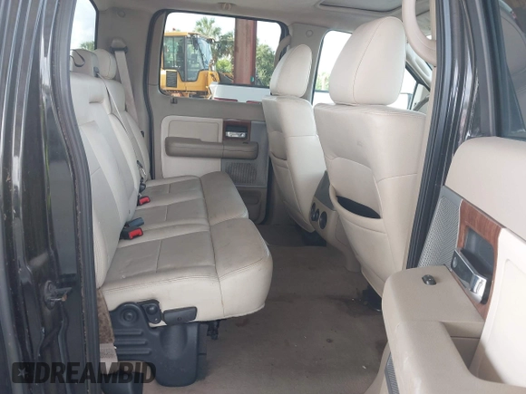 2004 Ford F-150 XLT z VIN 1FTPW12554KD31646, wystawiony jako IAAI lot #42798307 z przebiegiem 263 985 mil mil oraz . Historia ofert i sprzedaży dostępna na DreamBid. Obrazek 8.
