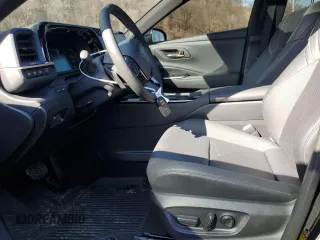 2025 Toyota Crown XLE z VIN JTDACAAJ3S3006403, wystawiony jako Copart lot #47754795 z przebiegiem 859 mil mil oraz Szkody całkowita. Historia ofert i sprzedaży dostępna na DreamBid. Obrazek 7.