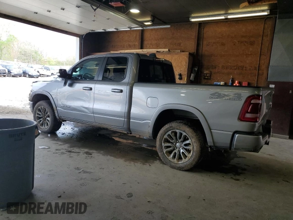 2020 Ram 1500 Laramie z VIN 1C6SRFDT5LN164297, wystawiony jako Copart lot #55420835 z przebiegiem 67 911 mil mil oraz Szkoda całkowita • Salvage title. Historia ofert i sprzedaży dostępna na DreamBid. Obrazek 2.