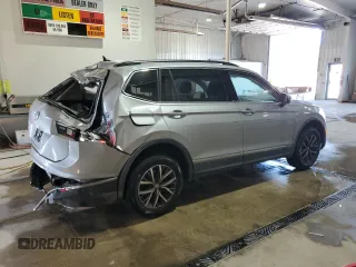 2020 Volkswagen Tiguan SE z VIN 3VV3B7AX2LM075653, wystawiony jako Copart lot #54601595 z przebiegiem 132 879 mil mil oraz Szkody całkowita. Historia ofert i sprzedaży dostępna na DreamBid. Obrazek 3.