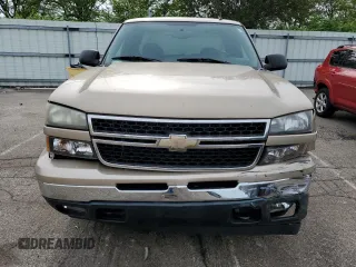 2006 Chevrolet Silverado 1500 LT2 with VIN 1GCEK19B06Z179607, listed as a Copart auction lot 55484885 with 193,003 mi miles and Salvage Title. Bid and sale history available at DreamBid. Image 5.