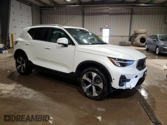 2024 Volvo XC40 Plus Bright Theme с VIN YV4L12UE8R2232520, выставлен на аукционе Copart как лот 42527955 с пробегом 12 975 миль миль и Списание • Salvage title. История ставок и продаж доступна на DreamBid. Изображение 4.