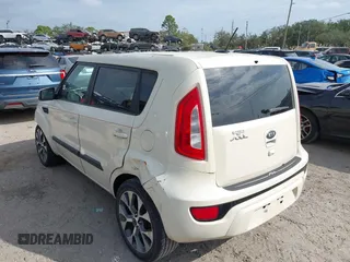2013 Kia Soul ! with VIN KNDJT2A69D7483138, listed as a IAAI auction lot 41216799 with 81,764 mi miles. Bid and sale history available at carsss.com. Image 3.