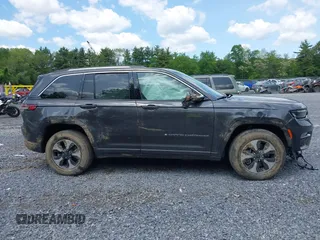 2023 Jeep Grand Cherokee с VIN 1C4RJYB68PC665709, выставлен на аукционе IAAI как лот 42342258 с пробегом 12 034 миль миль и . История ставок и продаж доступна на DreamBid. Изображение 13.