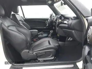 2016 MINI Convertible S z VIN WMWWG9C52G3C21934, wystawiony jako IAAI lot #41569029 z przebiegiem 102 042 mil mil oraz . Historia ofert i sprzedaży dostępna na DreamBid. Obrazek 5.