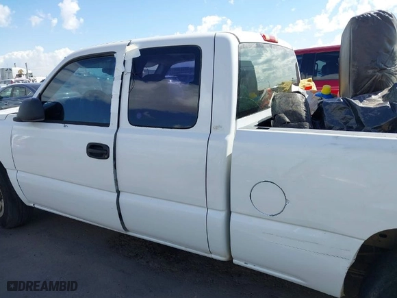 2005 Chevrolet Silverado 1500 LS with VIN 2GCEC19V351168700, listed as a IAAI auction lot 42018925 with 229,386 mi miles. Bid and sale history available at carsss.com. Image 14.