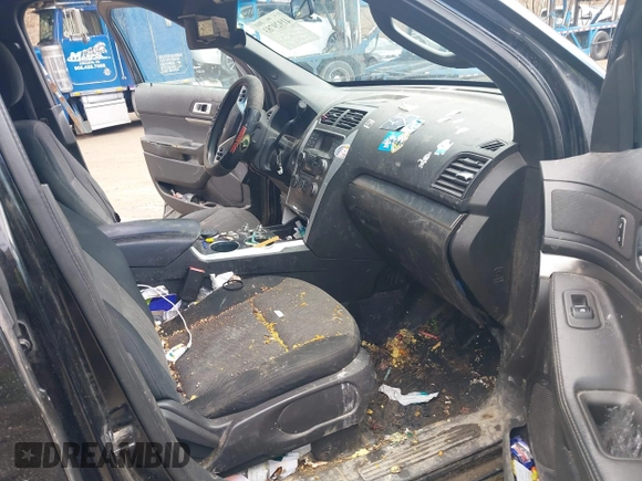 2013 Ford Police Interceptor Utility z VIN 1FM5K8AR1DGA51575, wystawiony jako IAAI lot #41929783 z przebiegiem Nie podano mil oraz . Historia ofert i sprzedaży dostępna na DreamBid. Obrazek 5.