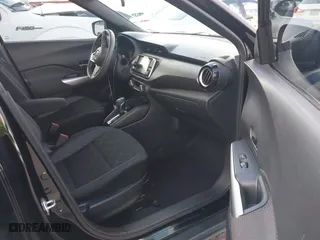 2018 Nissan Kicks SV with VIN 3N1CP5CU0JL495926, listed as a IAAI auction lot 41807108 with 77,223 mi miles. Bid and sale history available at carsss.com. Image 5.