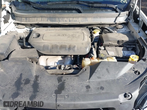 2019 Jeep Cherokee Latitude Plus with VIN 1C4PJMLB4KD321809, listed as a IAAI auction lot 40982234 with 132,496 mi miles. Bid and sale history available at carsss.com. Image 10.