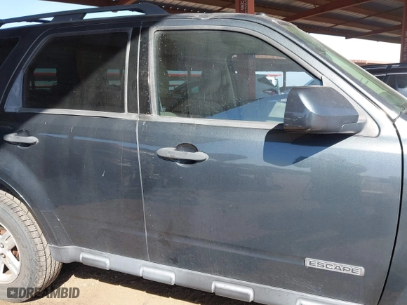 2008 Ford Escape Hybrid with VIN 1FMCU49HX8KB90001, listed as a IAAI auction lot 41558762 with 200,677 mi miles. Bid and sale history available at carsss.com. Image 13.