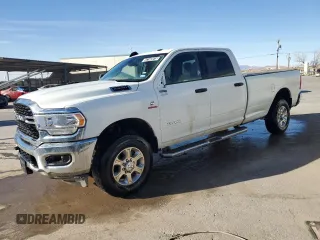 2024 Ram 2500 Big Horn z VIN 3C6UR5JL3RG337551, wystawiony jako Copart lot #47143015 z przebiegiem 12 473 mil mil oraz Czysty tytuł • Clean title. Historia ofert i sprzedaży dostępna na DreamBid. Obrazek 1.
