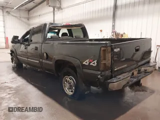 2003 Chevrolet Silverado 1500HD LS z VIN 1GCGK13U93F171585, wystawiony jako IAAI lot #41990852 z przebiegiem 242 327 mil mil oraz . Historia ofert i sprzedaży dostępna na DreamBid. Obrazek 3.