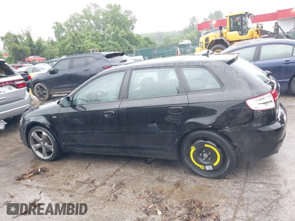 2012 Audi A3 Premium Plus z VIN WAUPEAFM6CA074194, wystawiony jako IAAI lot #42302773 z przebiegiem 176 831 mil mil oraz . Historia ofert i sprzedaży dostępna na DreamBid. Obrazek 14.