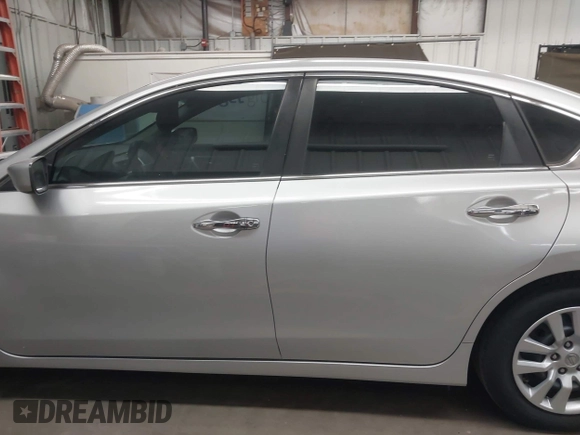 2018 Nissan Altima 2.5 SR with VIN 1N4AL3AP2JC299716, listed as a IAAI auction lot 41829131 with 39,741 mi miles. Bid and sale history available at carsss.com. Image 14.