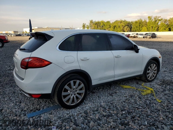 2013 Porsche Cayenne S с VIN WP1AB2A28DLA85229, выставлен на аукционе Copart как лот 50935415 с пробегом 215 629 миль миль и Списание • Salvage title. История ставок и продаж доступна на DreamBid. Изображение 3.