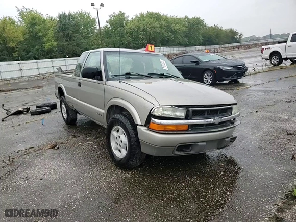 2001 Chevrolet S-10 LS with VIN 1GCDT19W018222725, listed as a Copart auction lot 71814634 with 152,934 mi miles and Salvage Title. Bid and sale history available at carsss.com. Image 11.