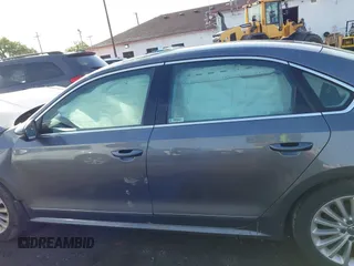 2016 Volkswagen Passat SE z VIN 1VWBT7A32GC016577, wystawiony jako IAAI lot #42334269 z przebiegiem 128 006 mil mil oraz . Historia ofert i sprzedaży dostępna na DreamBid. Obrazek 14.