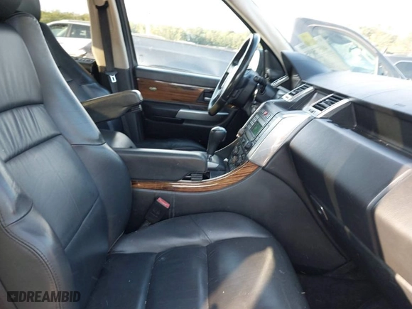 2009 Land Rover Range Rover Sport HSE with VIN SALSK25449A189066, listed as a IAAI auction lot 40575095 with 204,072 mi miles. Bid and sale history available at carsss.com. Image 5.