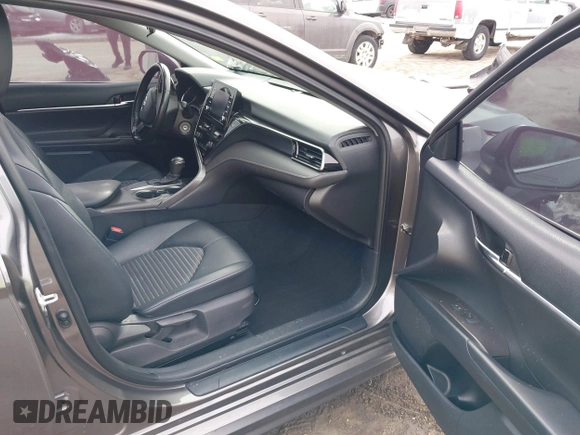 2021 Toyota Camry SE Nightshade with VIN 4T1G11AK0MU524308, listed as a IAAI auction lot 41654202 with 117,897 mi miles. Bid and sale history available at carsss.com. Image 5.