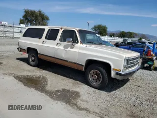 1989 Chevrolet Suburban z VIN 1GNGR26N6KF150544, wystawiony jako Copart lot #50469335 z przebiegiem 21 480 mil mil oraz Czysty tytuł • Clean title. Historia ofert i sprzedaży dostępna na DreamBid. Obrazek 4.