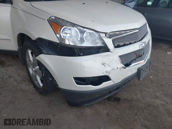2011 Chevrolet Traverse LTZ z VIN 1GNKRLEDXBJ326016, wystawiony jako IAAI lot #42260167 z przebiegiem 163 447 mil mil oraz . Historia ofert i sprzedaży dostępna na DreamBid. Obrazek 6.