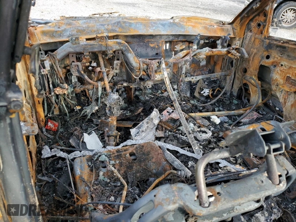 2014 GMC Sierra 1500 SLT z VIN 3GTU2VEC3EG470277, wystawiony jako Copart lot #52968965 z przebiegiem Nie podano mil oraz Szkoda całkowita • Salvage title. Historia ofert i sprzedaży dostępna na DreamBid. Obrazek 8.