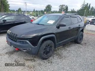 2014 Jeep Cherokee Trailhawk z VIN 1C4PJMBB1EW145683, wystawiony jako IAAI lot #42487730 z przebiegiem 148 277 mil mil oraz . Historia ofert i sprzedaży dostępna na DreamBid. Obrazek 2.