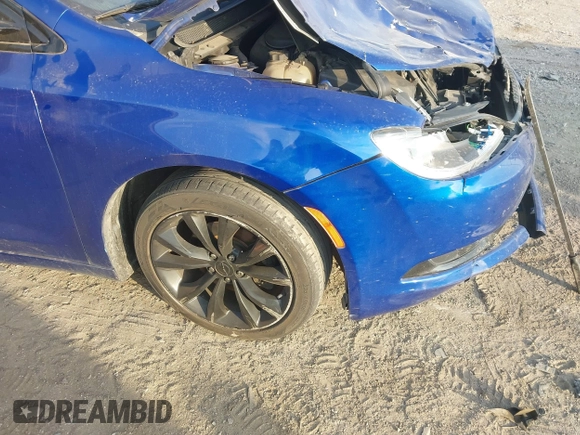 2015 Chrysler 200 S with VIN 1C3CCCBBXFN658834, listed as a IAAI auction lot 40692713 with 144,128 mi miles and . Bid and sale history available at DreamBid. Image 1.