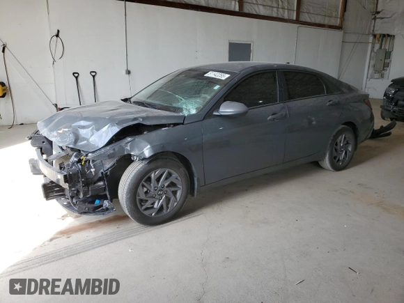 2024 Hyundai Elantra SEL z VIN KMHLM4DG4RU818817, wystawiony jako Copart lot #51142255 z przebiegiem 10 725 mil mil oraz Szkoda całkowita • Salvage title. Historia ofert i sprzedaży dostępna na DreamBid. Obrazek 1.