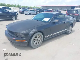 2007 Ford Mustang Deluxe с VIN 1ZVFT80N975271192, выставлен на аукционе IAAI как лот 42732940 с пробегом 230 646 миль миль и . История ставок и продаж доступна на DreamBid. Изображение 2.