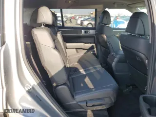 2024 Hyundai Santa Fe Limited with VIN 5NMP44GL7RH024299, listed as a Copart auction lot 68245524 with 5,637 mi miles and Salvage Title. Bid and sale history available at carsss.com. Image 11.