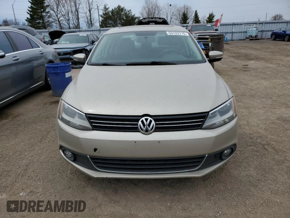 2013 Volkswagen Jetta Comfortline с VIN 3VWDL7AJ0DM247575, выставлен на аукционе Copart как лот 53722715 с пробегом 256 015 миль миль и Списание • Salvage title. История ставок и продаж доступна на DreamBid. Изображение 5.