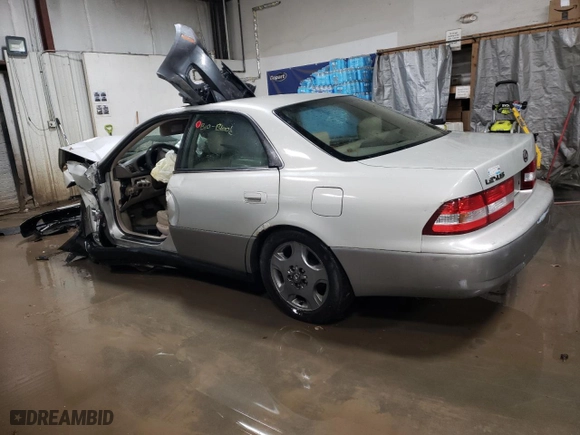 2001 Lexus ES 300 with VIN JT8BF28G410310429, listed as a Copart auction lot 87201564 with 0 mi miles and Non Repairable. Bid and sale history available at carsss.com. Image 2.