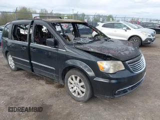 2014 Chrysler Town & Country Touring z VIN 2C4RC1BG4ER206983, wystawiony jako IAAI lot #42154963 z przebiegiem 142 207 mil mil oraz . Historia ofert i sprzedaży dostępna na DreamBid. Obrazek 1.