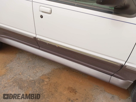 1997 Ford Explorer XL with VIN 1FMDU34E2VUD27976, listed as a IAAI auction lot 41685309 with 191,176 mi miles and . Bid and sale history available at DreamBid. Image 6.