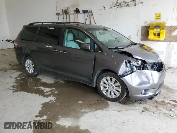 2012 Toyota Sienna XLE с VIN 5TDDK3DC8CS042919, выставлен на аукционе Copart как лот 62644385 с пробегом 135 252 миль миль и Списание • Salvage title. История ставок и продаж доступна на DreamBid. Изображение 4.
