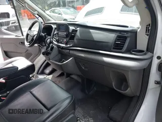 2020 Ford Transit Passenger XL z VIN 1FDZK1C82LKA79233, wystawiony jako IAAI lot #42766871 z przebiegiem 32 428 mil mil oraz . Historia ofert i sprzedaży dostępna na DreamBid. Obrazek 5.