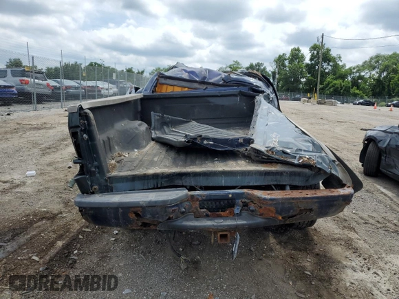 2004 Ford F-250 XL z VIN 1FTNX21L54EC84711, wystawiony jako Copart lot #64636685 z przebiegiem Nie podano mil oraz Szkoda całkowita • Salvage title. Historia ofert i sprzedaży dostępna na DreamBid. Obrazek 6.